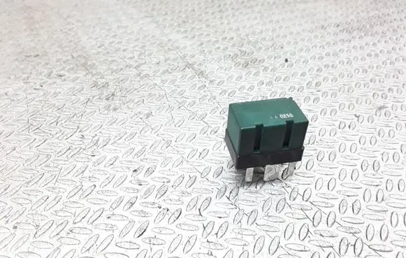 Mercedes-Benz Vaneo W414 Other relay 0025420319