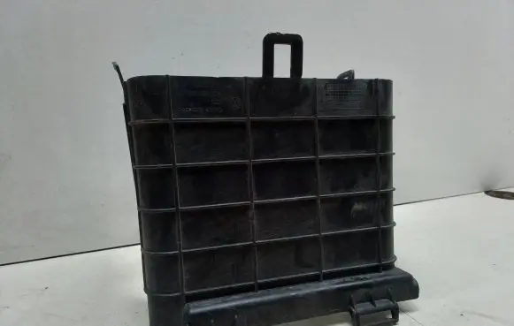 Volkswagen PASSAT B6 Battery tray heat shield 1K0915336B