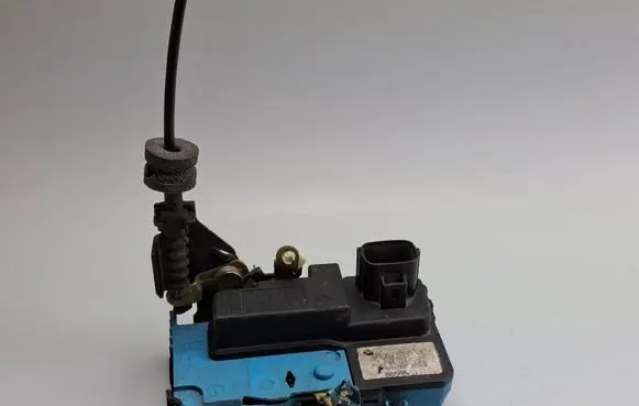 Volvo S60 Front door lock 8650544