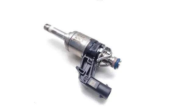 Audi A3 8Y Fuel injector 04E906036AT