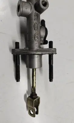KIA Sorento Clutch master cylinder