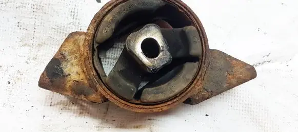Volvo S60 Engine mount bracket