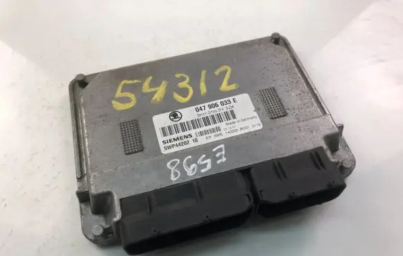 Skoda Fabia Mk1 (6Y) Engine control unit/module ECU 047906033E