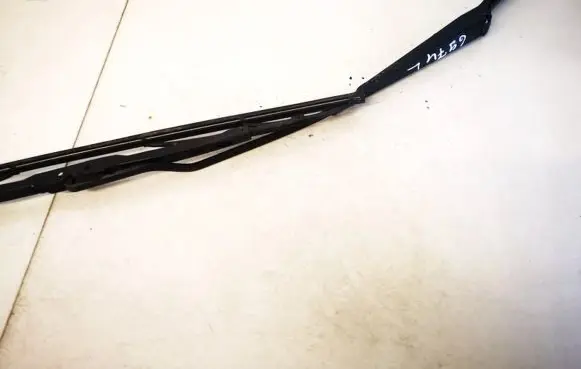 Front wiper blade arm