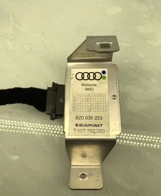 Audi A2 Sound amplifier 8Z0035223