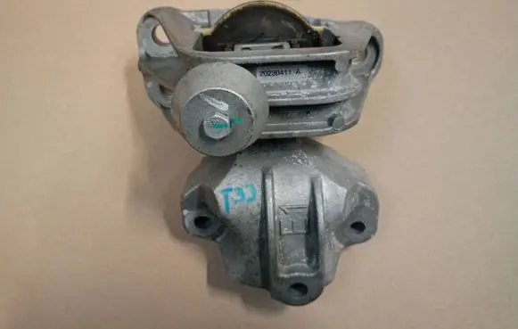 Nissan X-Trail T33 Engine mount vacuum valve 