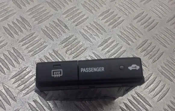 Toyota Avensis T250 Windscreen/window heater switch 