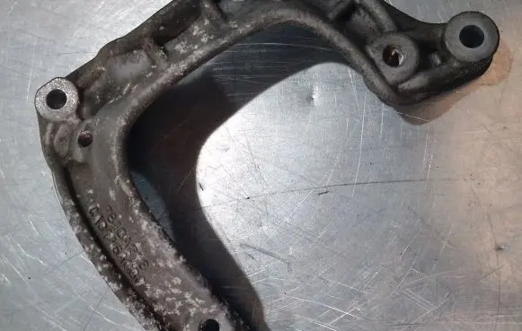 Mitsubishi Lancer VIII A/C compressor mount bracket 