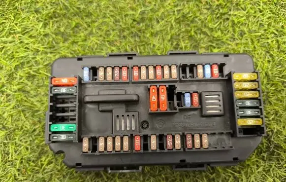 BMW 1 F20 F21 Fuse module 9337879 19451000001 02022014