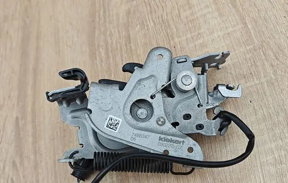 BMW 4 G22 G23 G24 G26 Engine bonnet/hood lock/latch loop/hook 7468347