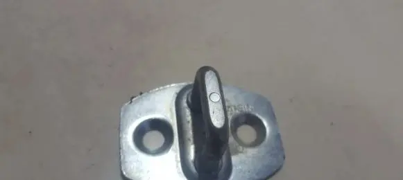 Toyota RAV 4 (XA30) Rear door lock loop/hook striker 
