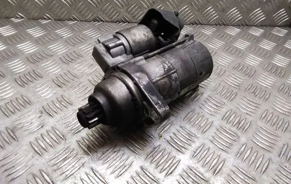 Volkswagen Golf V Starter motor 02M911023N