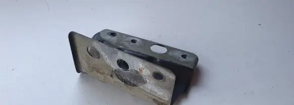 Nissan Qashqai+2 Fender mounting bracket