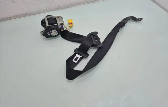 Volkswagen Golf Plus Front seatbelt 5M1857706