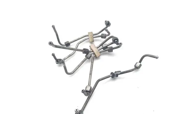 Volvo V70 Fuel injector supply line/pipe 