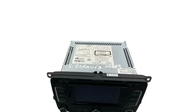 Skoda Octavia Mk2 (1Z) Radio/CD/DVD/GPS head unit SKRNS315 3T0035192K SKZAZ2N0103828