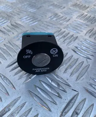 KIA Ceed Passenger airbag on/off switch 