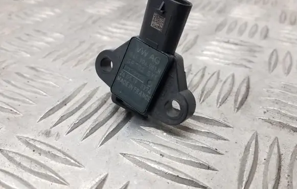 Volkswagen Golf VII Air pressure sensor 04E906051H