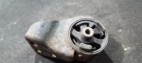 KIA Carnival Engine mount bracket