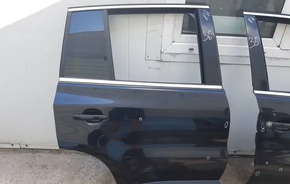 Volkswagen Tiguan Rear door
