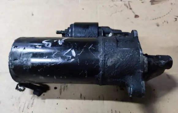 Volkswagen PASSAT B5 Starter motor