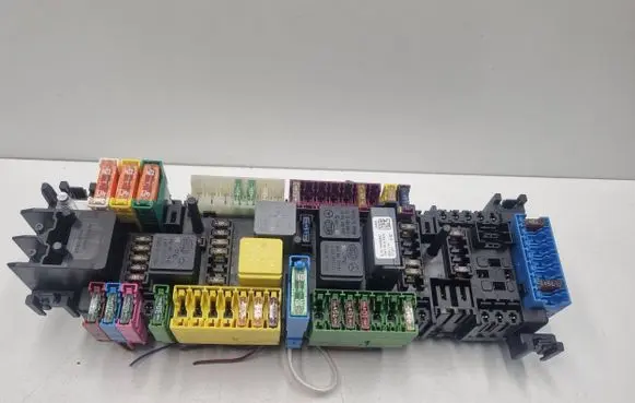 Mercedes-Benz B W246 W242 Fuse module A2469067200 2469067200
