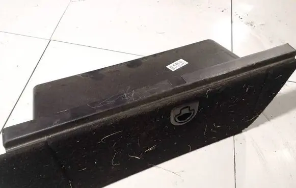 Glove box