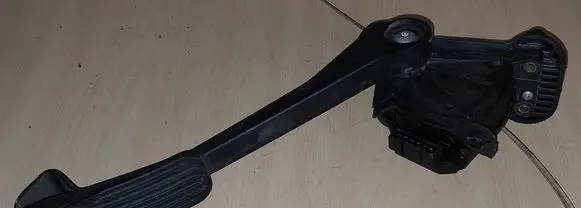 Volvo V70 Accelerator throttle pedal 30636004