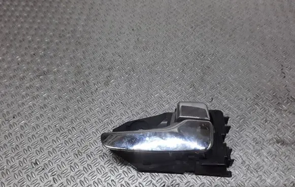 Mitsubishi Outlander Rear door interior handle