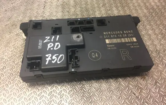 Mercedes-Benz E W211 Door control unit/module 2118701026 A2118701026