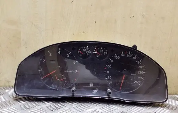 Audi A4 S4 B5 8D Speedometer (instrument cluster)