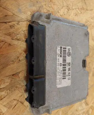 Volkswagen Golf IV Engine control unit/module 06A906018CS 26SA5748 0261206088