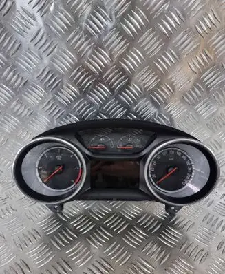 Speedometer (instrument cluster)