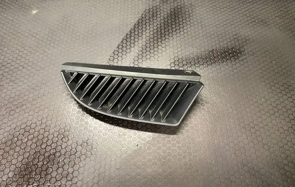 Mitsubishi Colt Front bumper lower grill MN127774
