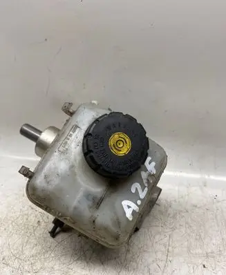 Master brake cylinder