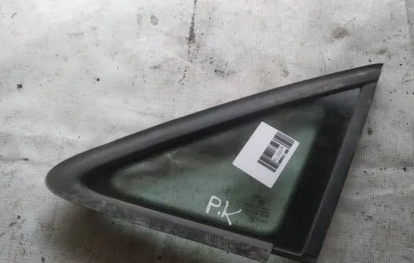 Volkswagen Touran I Front triangle window/glass AS2