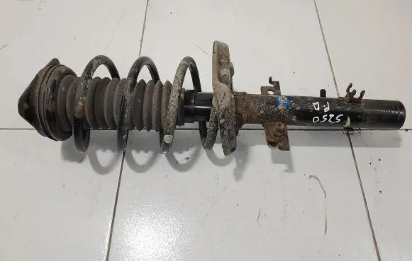 Nissan X-Trail T32 Front shock absorber with coil spring NOCODE