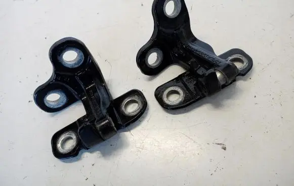 Rear door hinge set