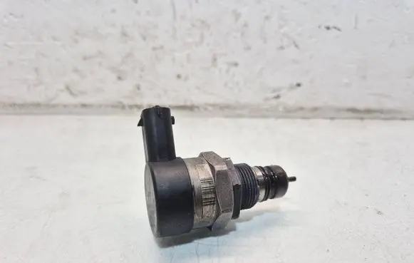 Dodge Nitro Fuel pressure regulator 0281002829