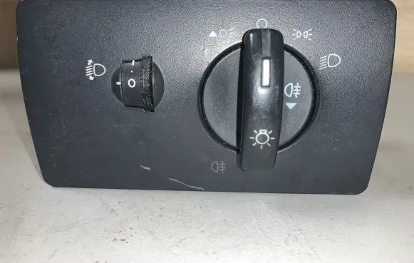 Ford Mondeo Mk III Light switch 1S7T13A024HB