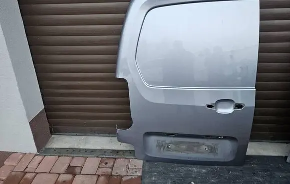 Opel Combo E Rear door
