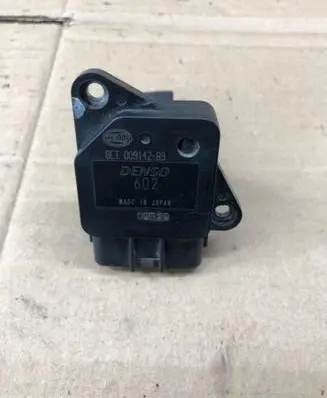 Volvo V50 Mass air flow meter 8ET00914289 08R29