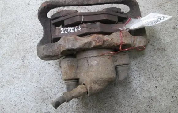 Volkswagen PASSAT B2 Front brake caliper