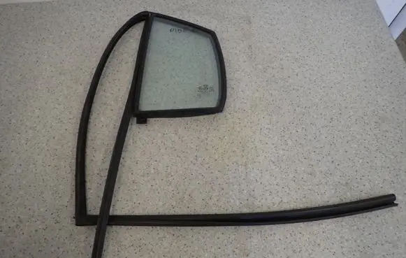 KIA Rio Sliding door window/glass 