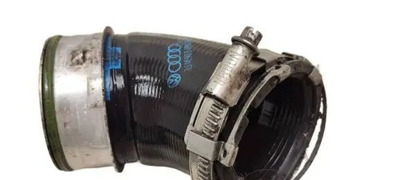 Audi Q7 4L Intercooler hose/pipe 7L6145943B