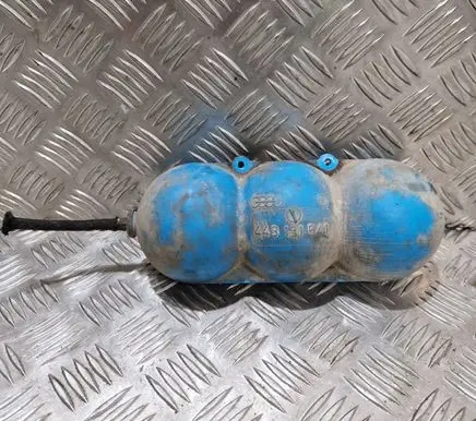 Vacuum air tank