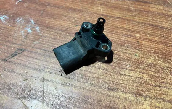 Skoda Fabia Mk2 (5J) Air pressure sensor 038906051B