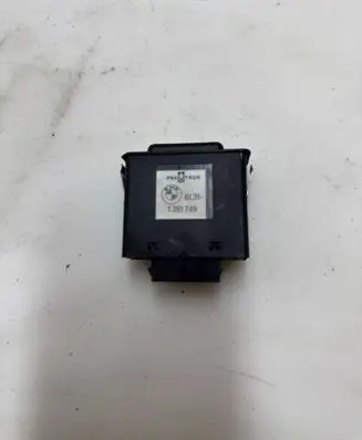 BMW 5 E34 Windscreen/window heater switch 1391749 6131