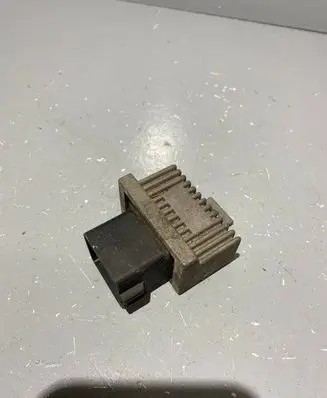 Volvo S40, V40 Glow plug pre-heat relay 7700115078