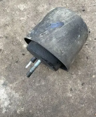 Volkswagen Phaeton Engine mount bracket